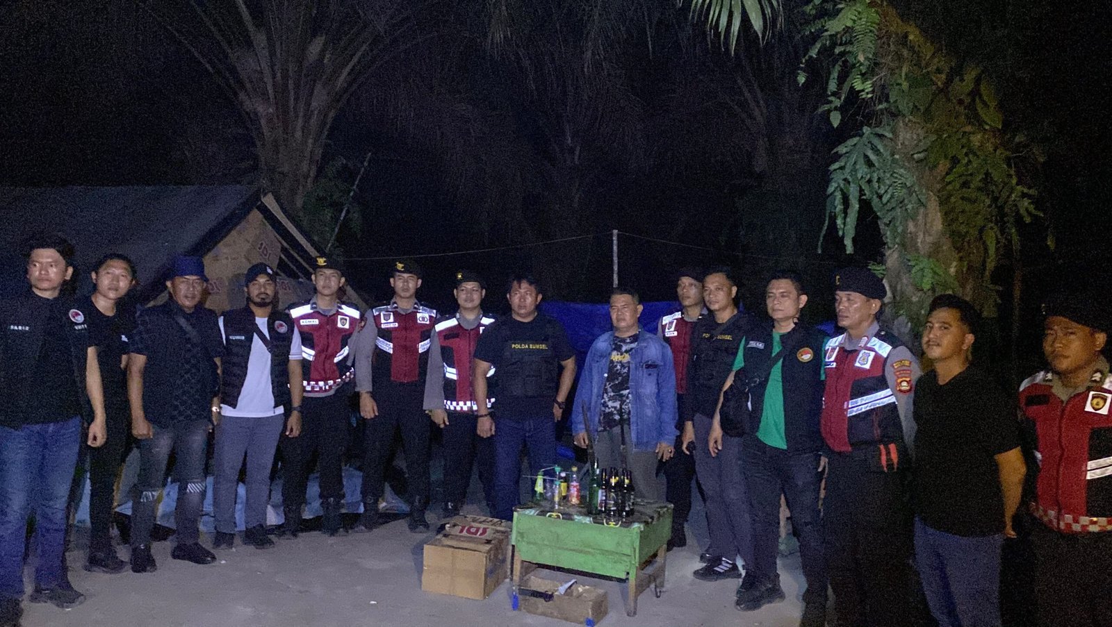 Personil Gabungan Bersama Sat Res Narkoba Polres Musi Rawas Utara Gerebek Sarang Narkoba